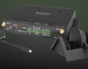 CRESTRON AIRMEDIA® SERIES 3 KIT WITH AM-3200-WF RECEIVER, TWO AM-TX3-100 ADAPTORS, AND CRADLE, INTERNATIONAL (AM3-212-I KIT) AirMedia® Series 3 Kit with AM-3200-WF Receiver, two AM-TX3-100 Adaptors, and Cradle, International